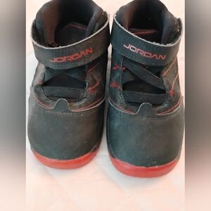 Jordan Kids Sz 7 Black and Red Shoes